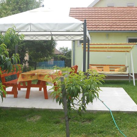 Nora Apartman Apartment Balatonfůzfő Bagian luar foto