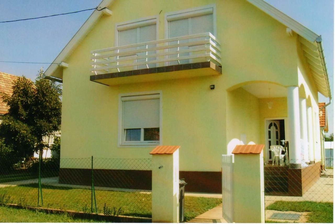 Nora Apartman Apartment Balatonfůzfő Bagian luar foto