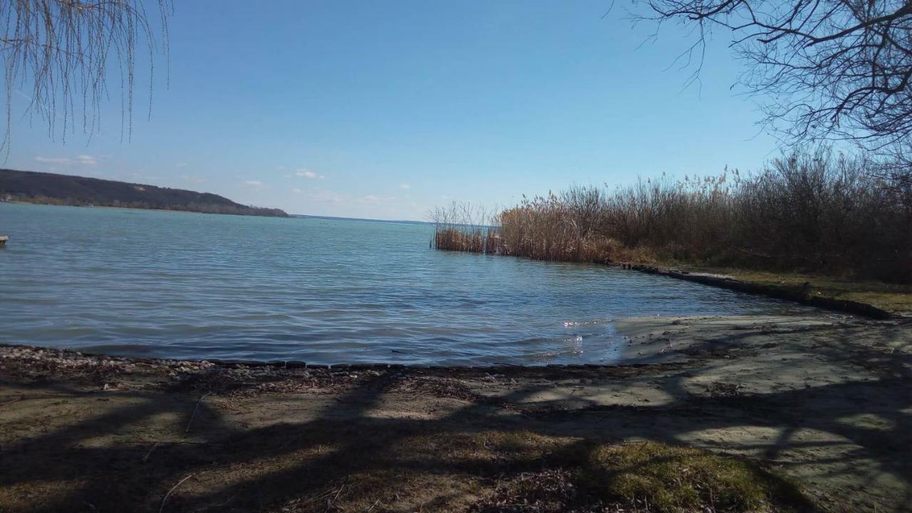 Nora Apartman Apartment Balatonfůzfő Bagian luar foto